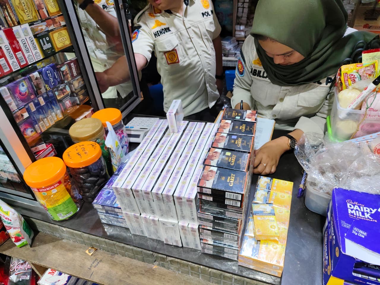 Satpol PP dan Tim Gabungan Sita 267 Bungkus Rokok Ilegal Di Kecamatan Wonosobo dan Kejajar