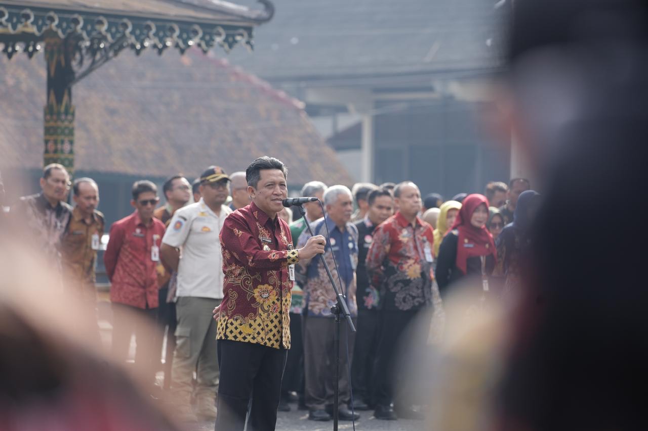 Apel Pembinaan Pegawai, Bupati Wonosobo Apresiasi Kinerja ASN dan Serahkan Sejumlah Penghargaan